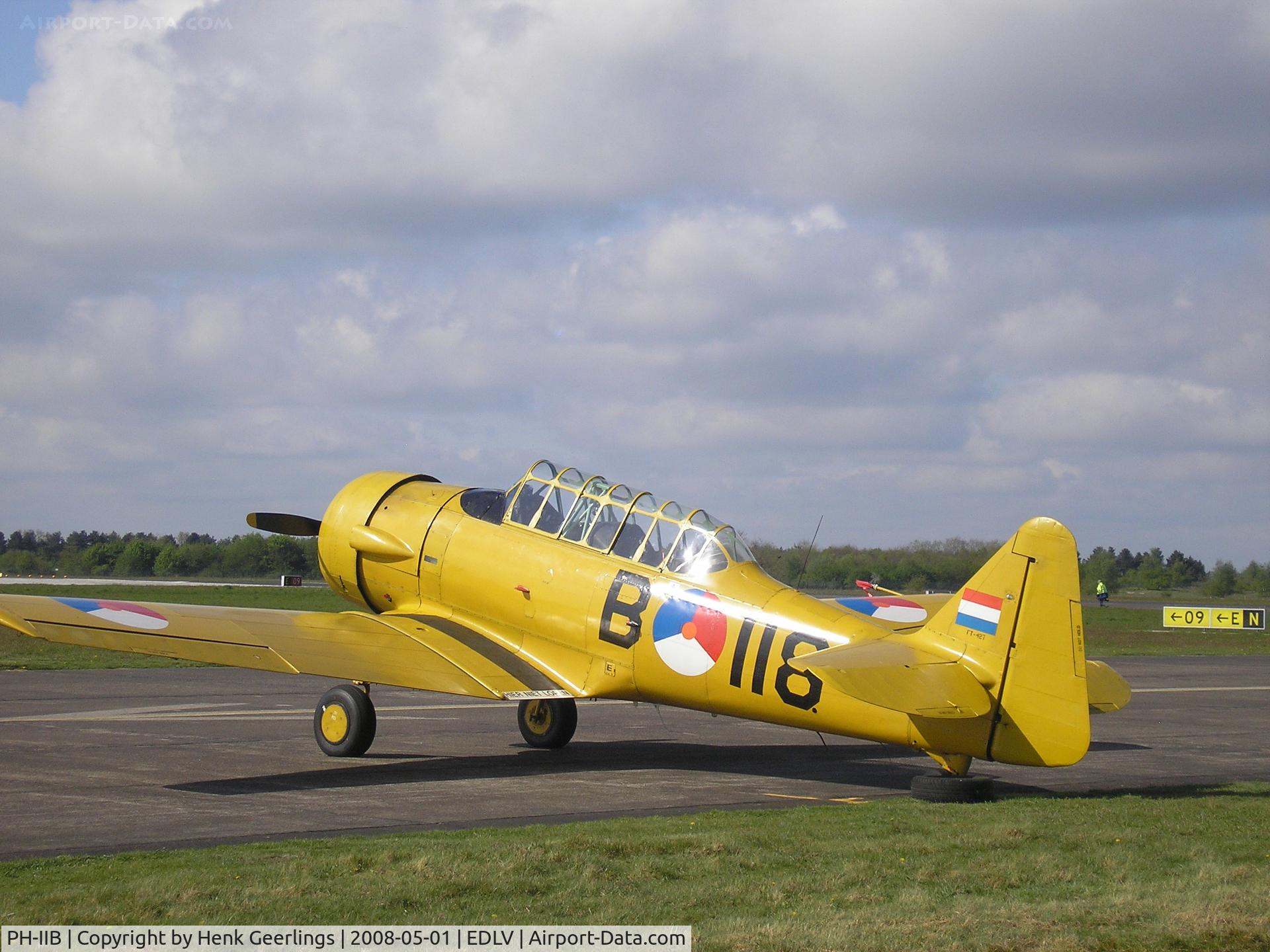 PH-IIB, 1943 Noorduyn AT-16 Harvard IIB C/N 14A-1467, Airport-Festival Airport Weeze ,  01 may 2008