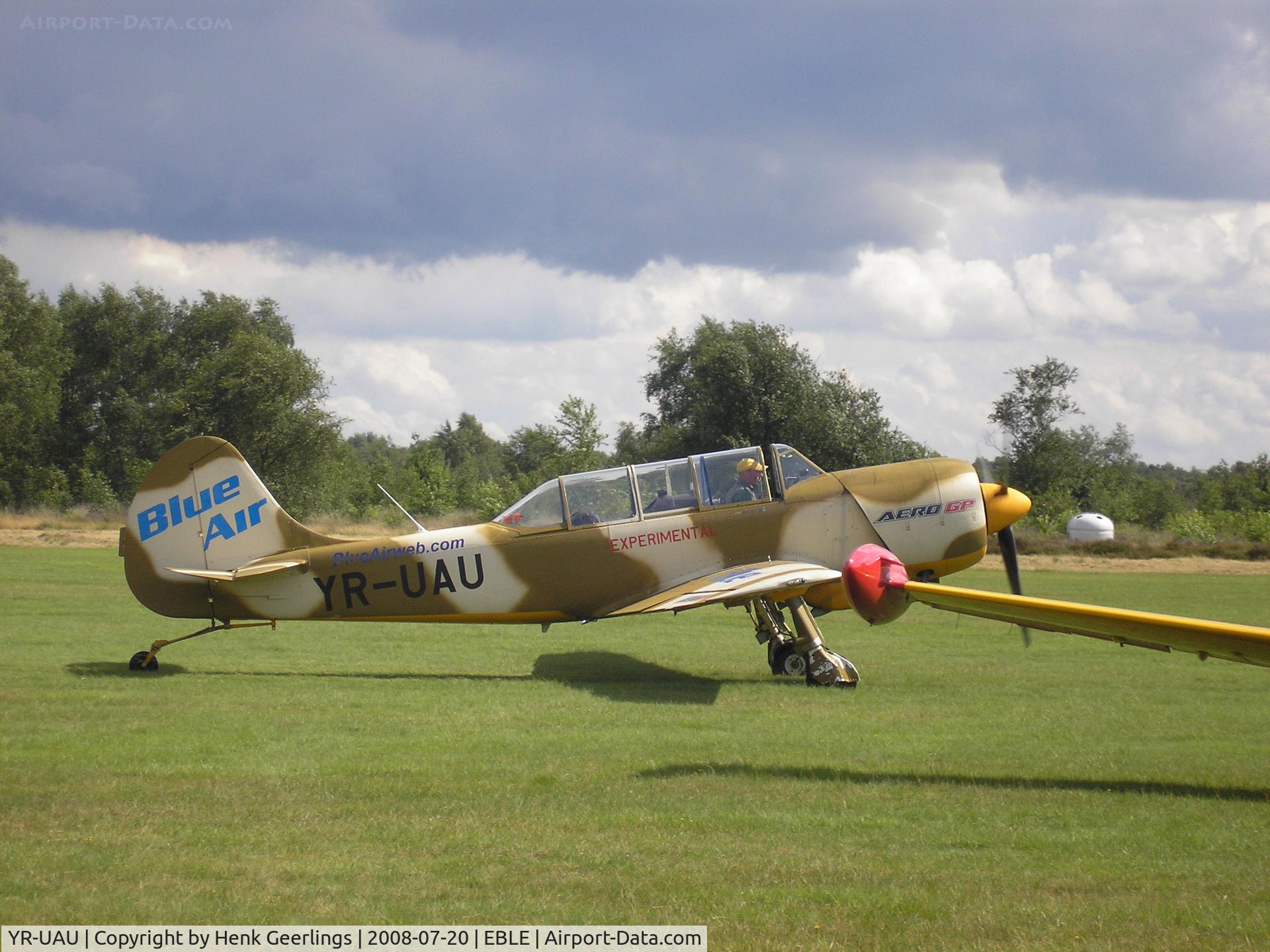 YR-UAU, Yakovlev Yak-52 C/N 0512603, Iacarii Acrobati Team , Sanicole Airshow , 20 jul 2008 , Belgium
