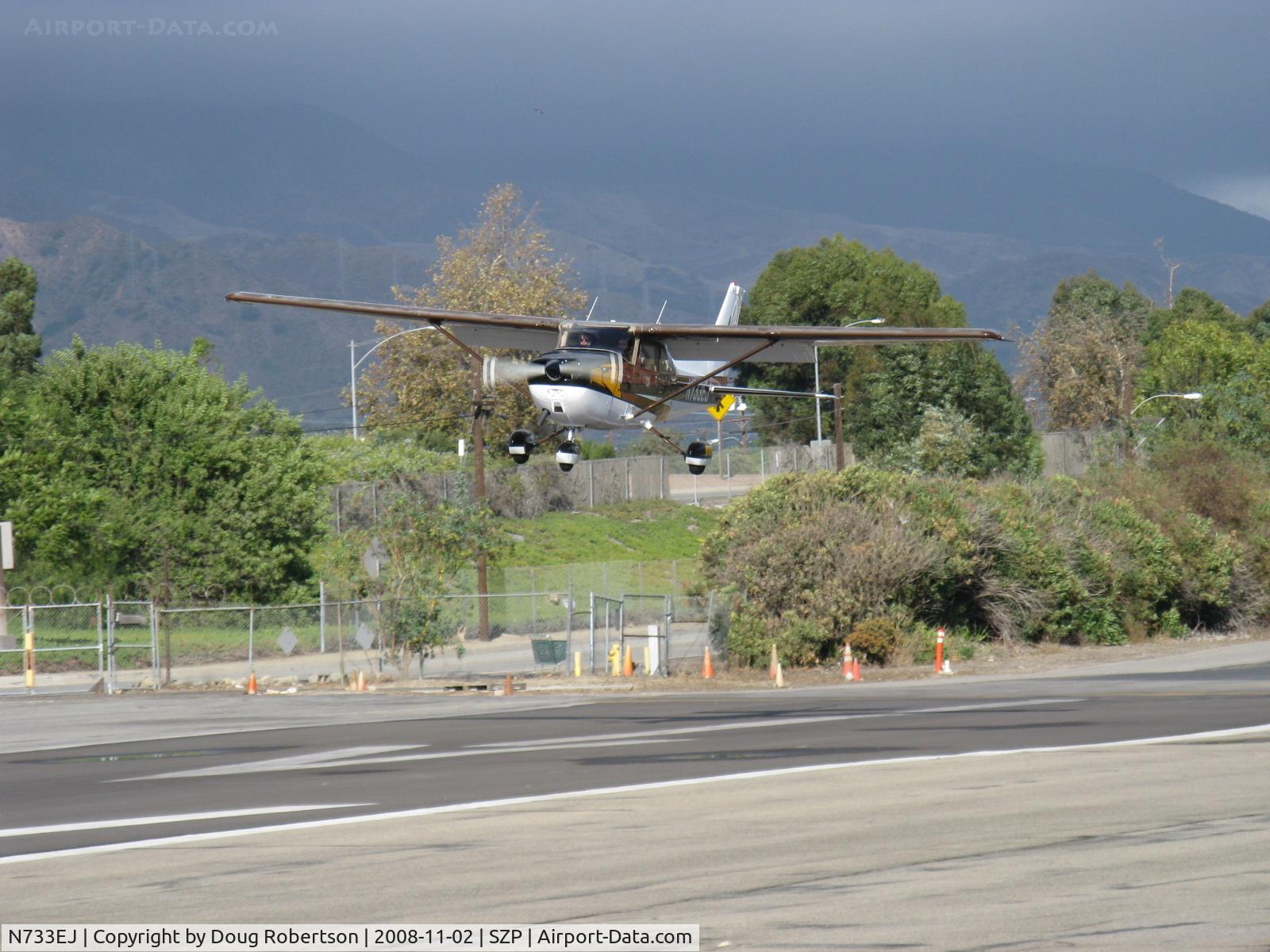 N733EJ, 1976 Cessna 172N C/N 17268235, 1976 Cessna 172N SKYHAWK II, Lycoming O-320-E2D 150 Hp, on final for Rwy 22