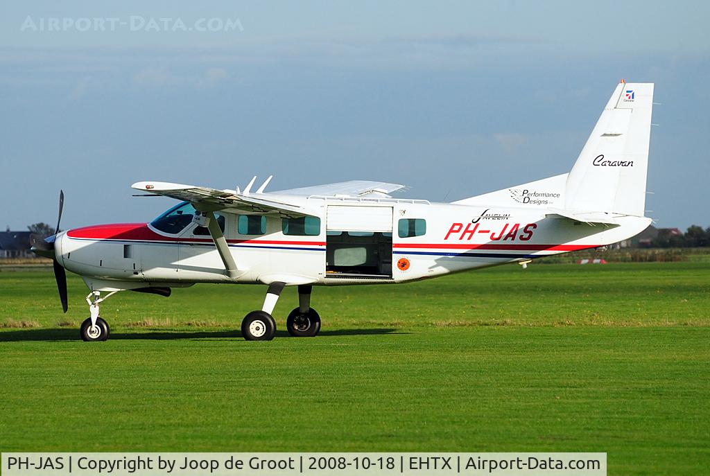 PH-JAS, 1993 Cessna 208 Caravan 1 C/N 20800226, This Caravan is heavily used for parajumping.
