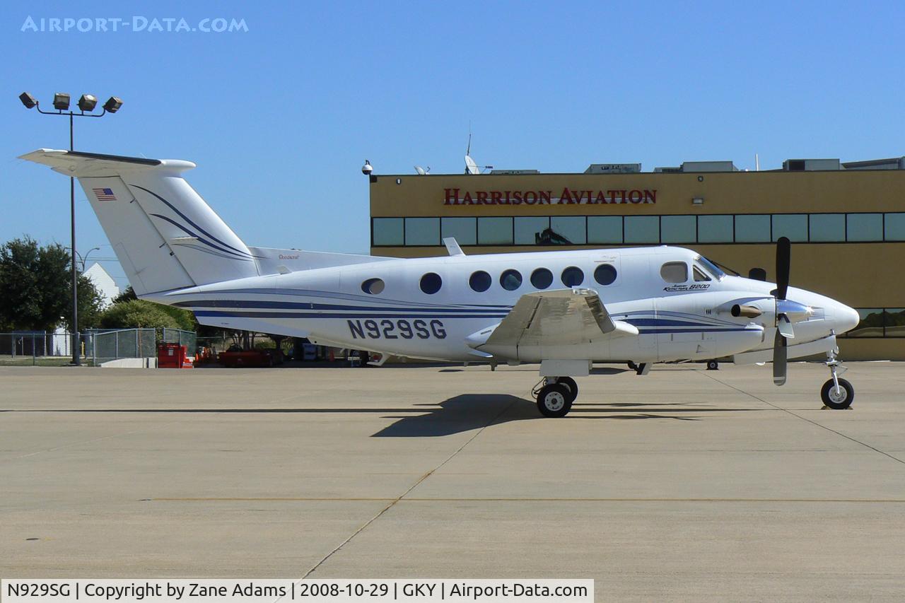 N929SG, 1981 Beech 200 King Air C/N BB-834, At Arlington Municipal