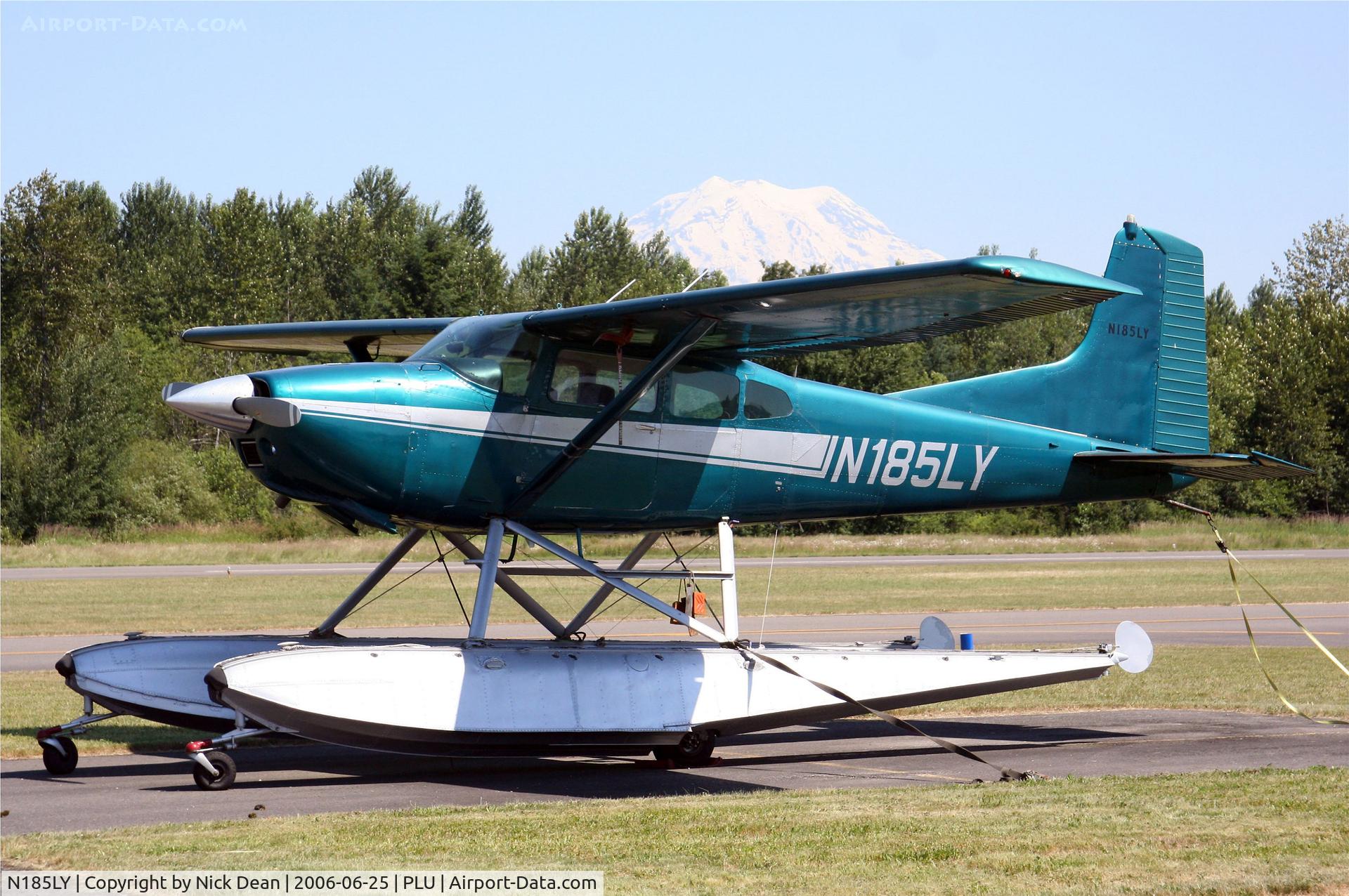 N185LY, 1973 Cessna A185F Skywagon 185 C/N 18502120, Mount Rainier 14,401' spectacular volcano