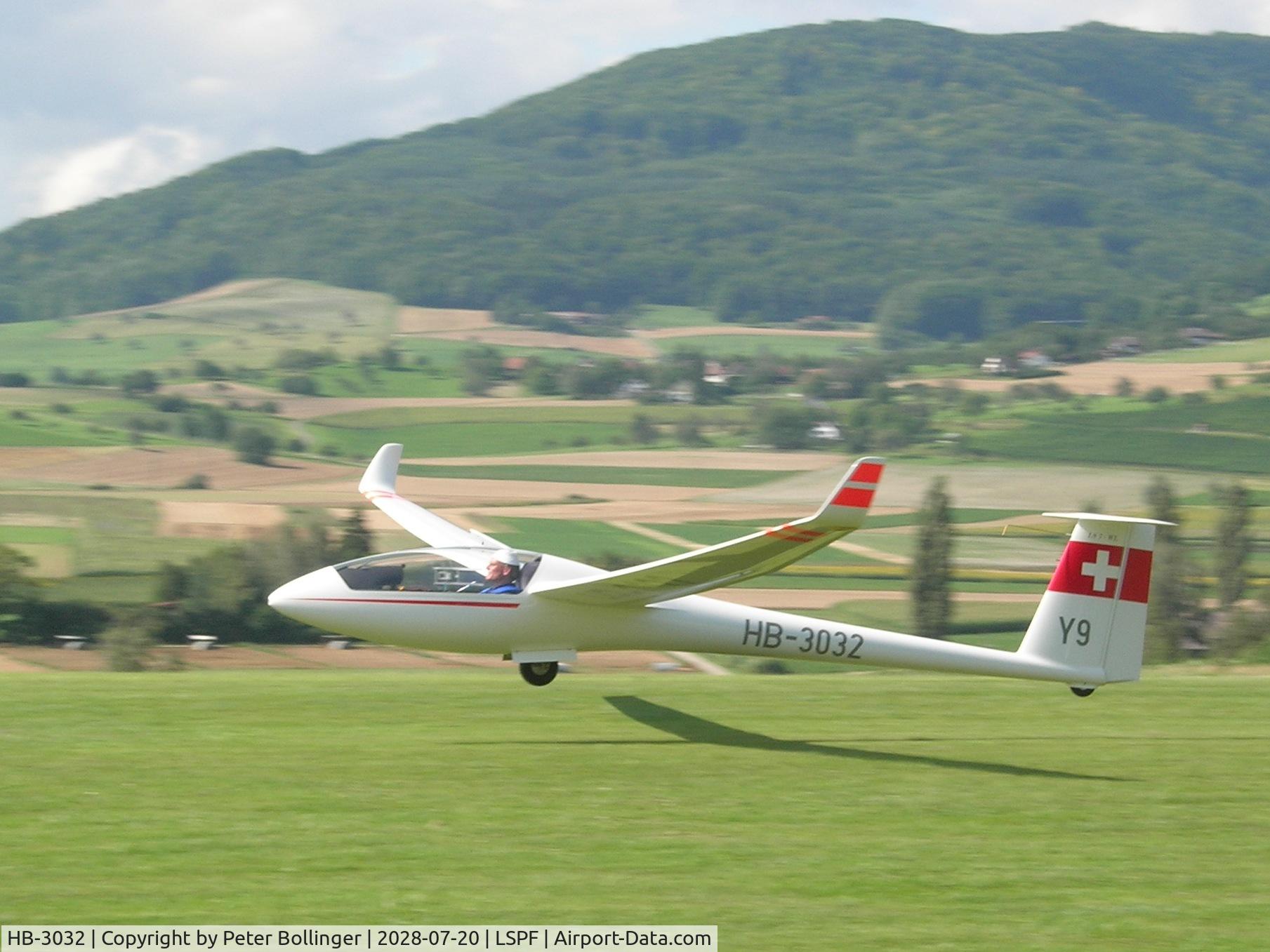 HB-3032, 1990 Rolladen-Schneider LS-7-WL C/N 7096, Landing at LSPF