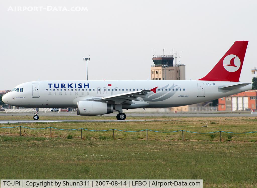 TC-JPI, 2007 Airbus A320-232 C/N 3208, Lining up rwy 32R for delivery flight