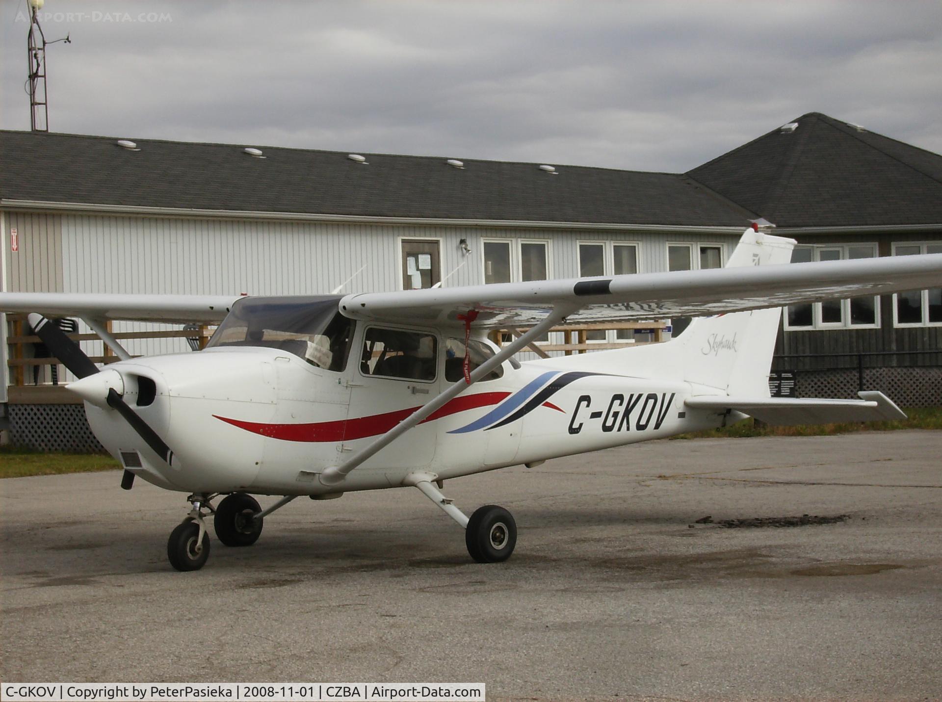 C-GKOV, 2000 Cessna 172R C/N 17280895, Spectrum Airways training aircraft, Burlington Airport, Ontario Canada