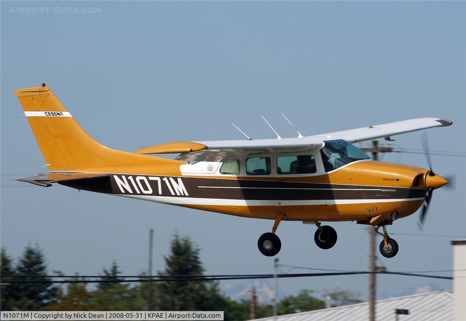 N1071M, 1969 Cessna T210J Turbo Centurion C/N T210-0451, 34R at KPAE great for close action shots in the Summer