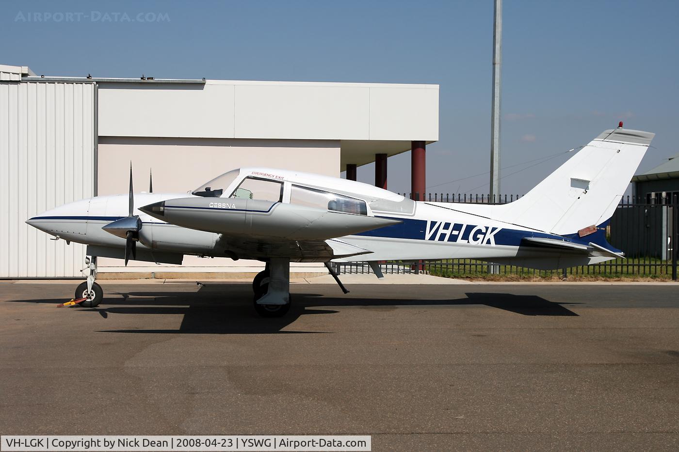 VH-LGK, Cessna 310R C/N 310R0890, /
