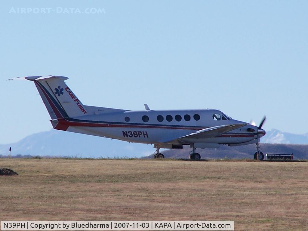 N39PH, 1979 Beech 200C Super King Air C/N BL-3, Care flight on position and hold for 17L.