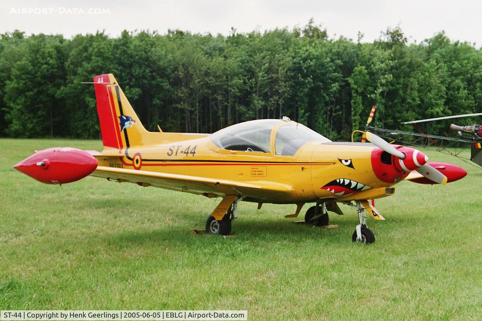 ST-44, SIAI-Marchetti SF-260D C/N 844, Bierset Helidays 05 jun 2005