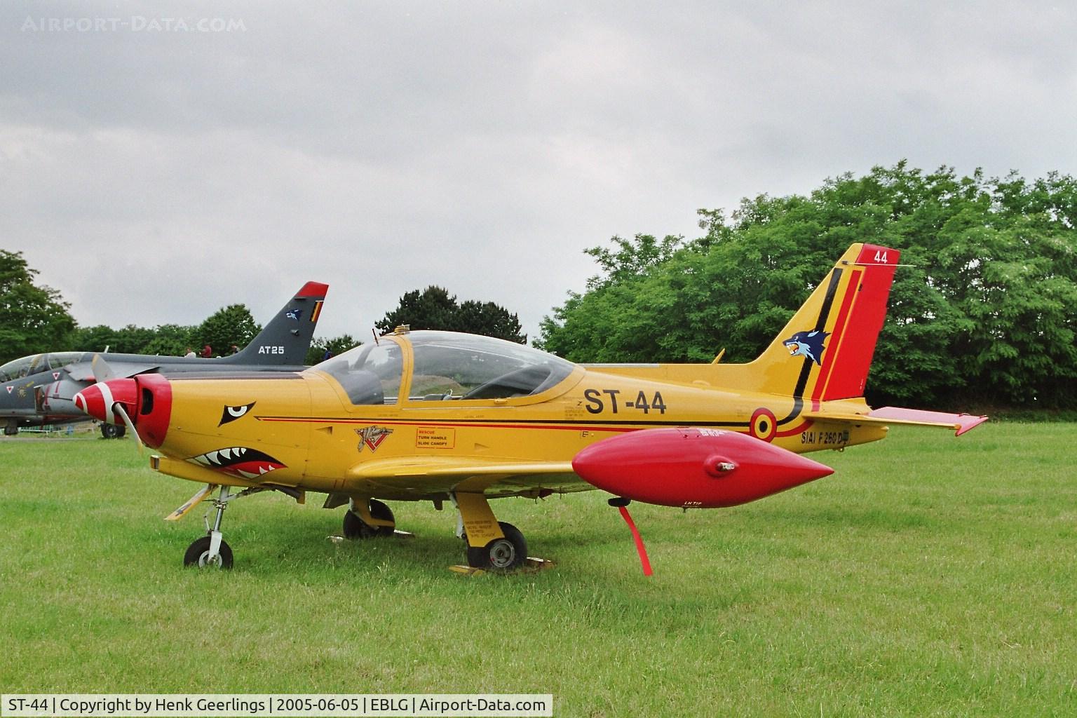 ST-44, SIAI-Marchetti SF-260D C/N 844, Bierset Helidays 05 jun 2005
