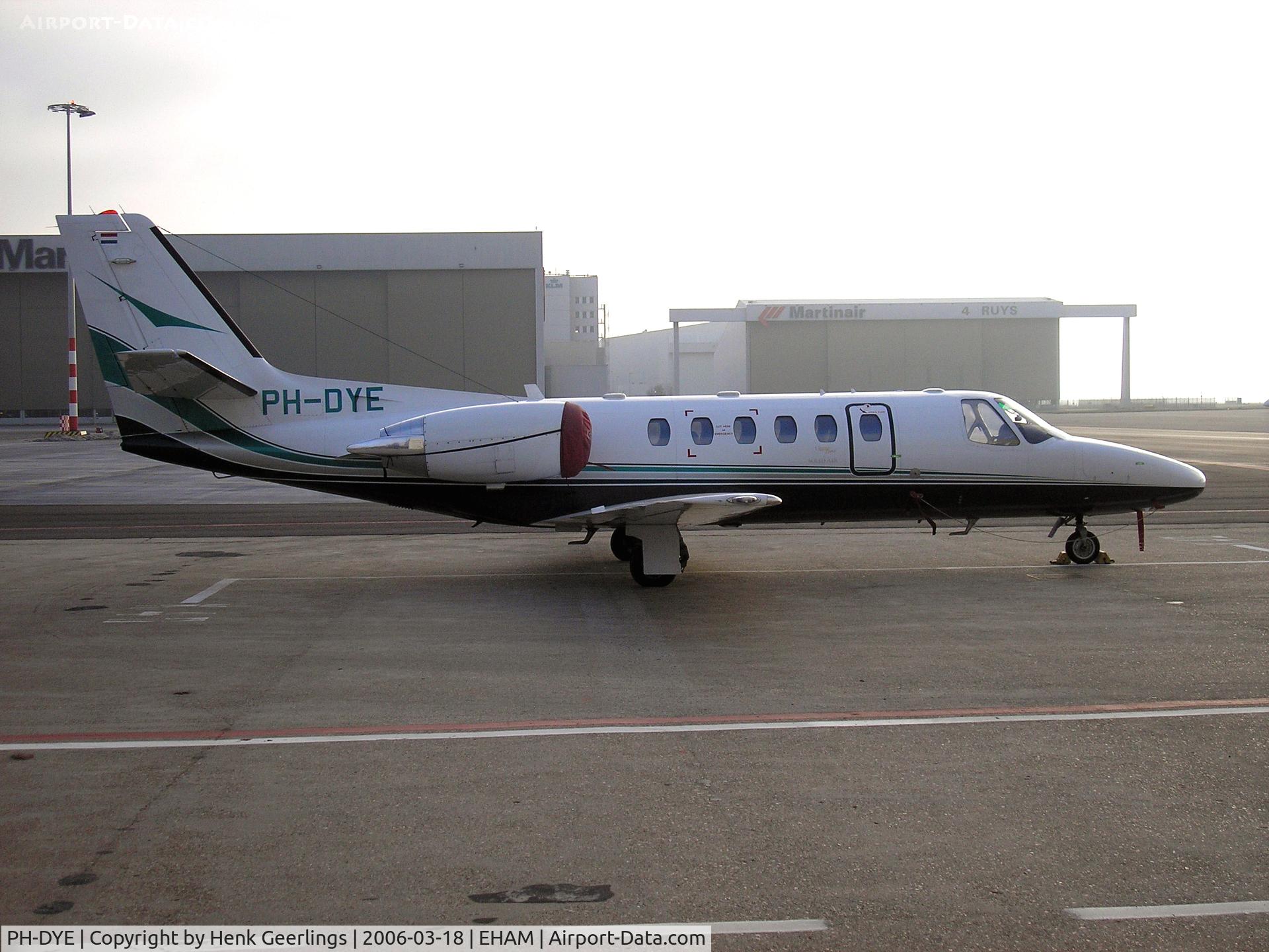 PH-DYE, 2000 Cessna 550 Citation Bravo C/N 550-0927, Solid Air , Schiphol- East