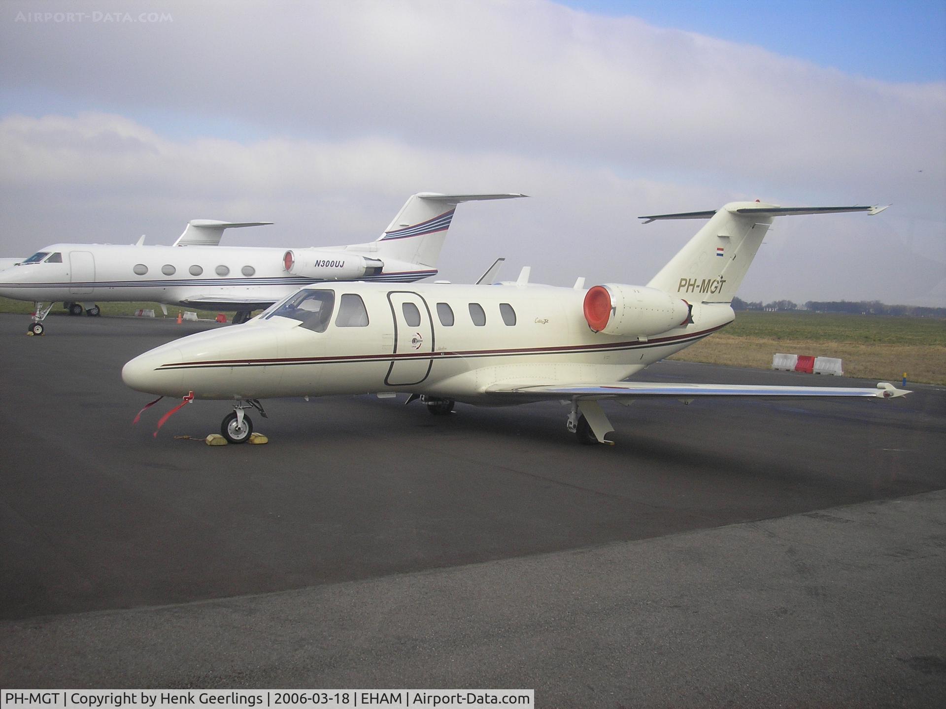 PH-MGT, Cessna 525 CitationJet C/N 525-0042, Schiphol - East