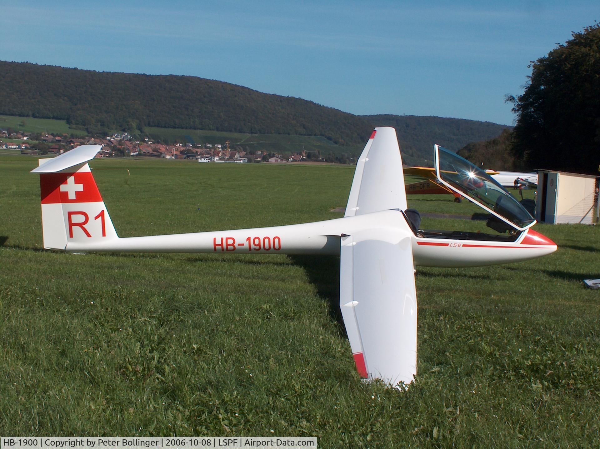 HB-1900, 1986 Rolladen-Schneider LS-6 C/N 6094, LS6a in LSPF
