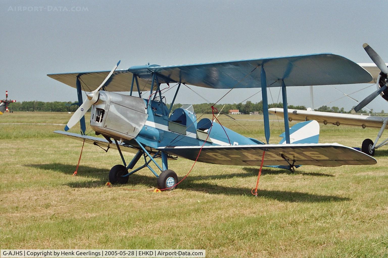 G-AJHS, 1941 De Havilland DH-82A Tiger Moth II C/N 82121, Den Helder Airshow , 28 May 2005