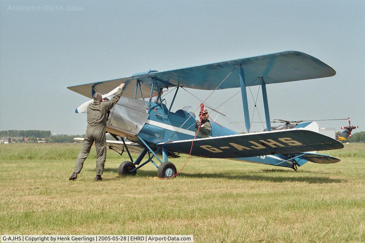 G-AJHS, 1941 De Havilland DH-82A Tiger Moth II C/N 82121, Den Helder Airshow , 28 May 2005