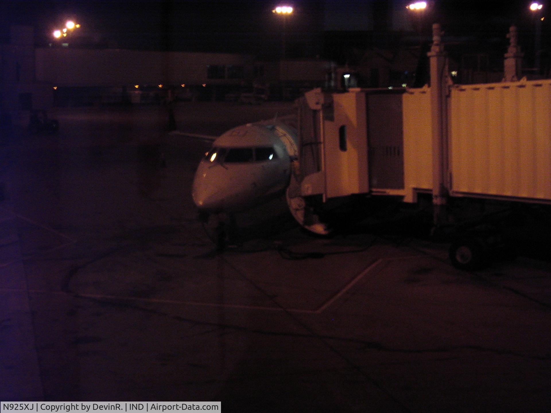 N925XJ, 2008 Canadair CRJ-900ER (CL-600-2D24) C/N 15183, Waiting for departure