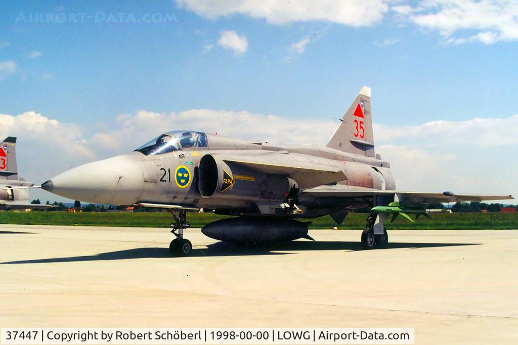 37447, Saab JA 37D Viggen C/N 37447, Fuelstop at LOWG/GRZ