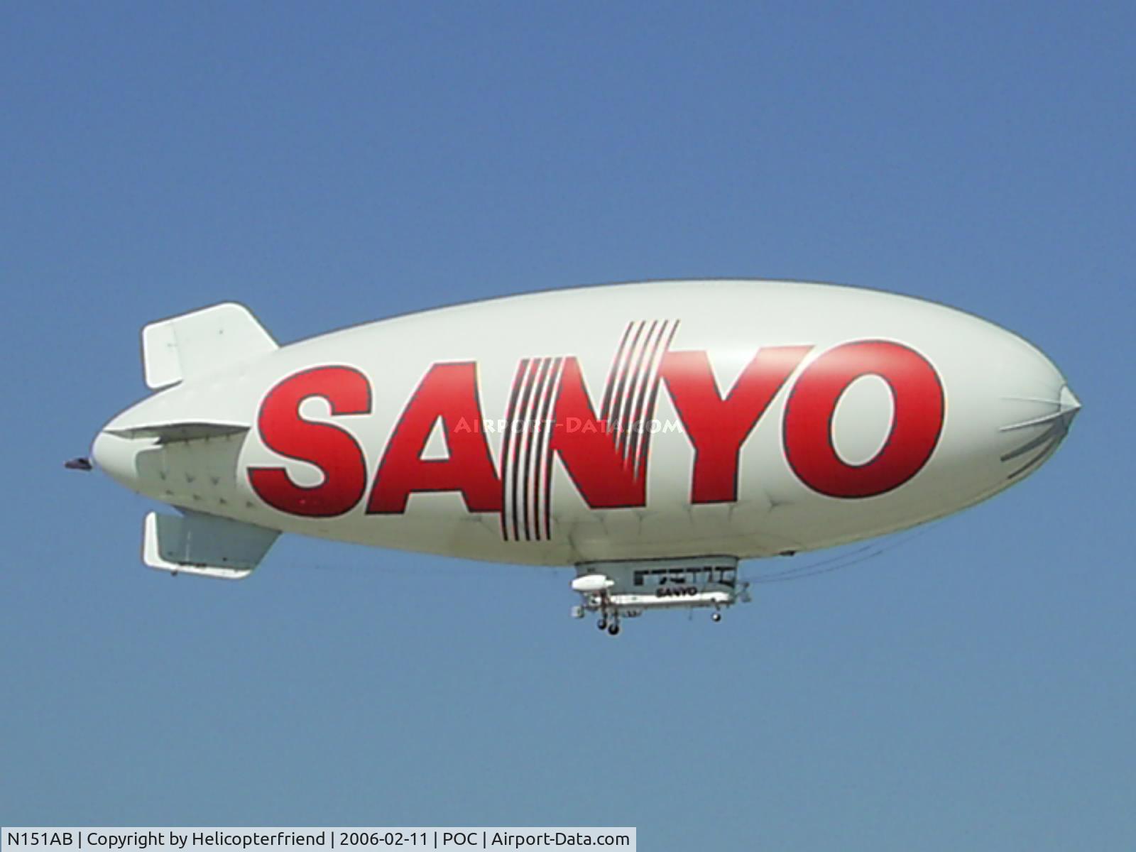 N151AB, 1997 American Blimp Corp A-1-50 C/N 101, Passing over Brackett