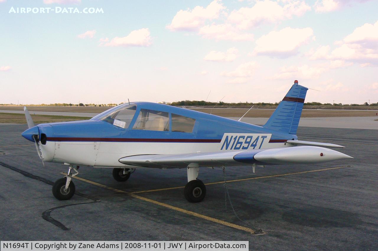 N1694T, 1970 Piper PA-28-140 C/N 28-7125011, At Midlothian Airport