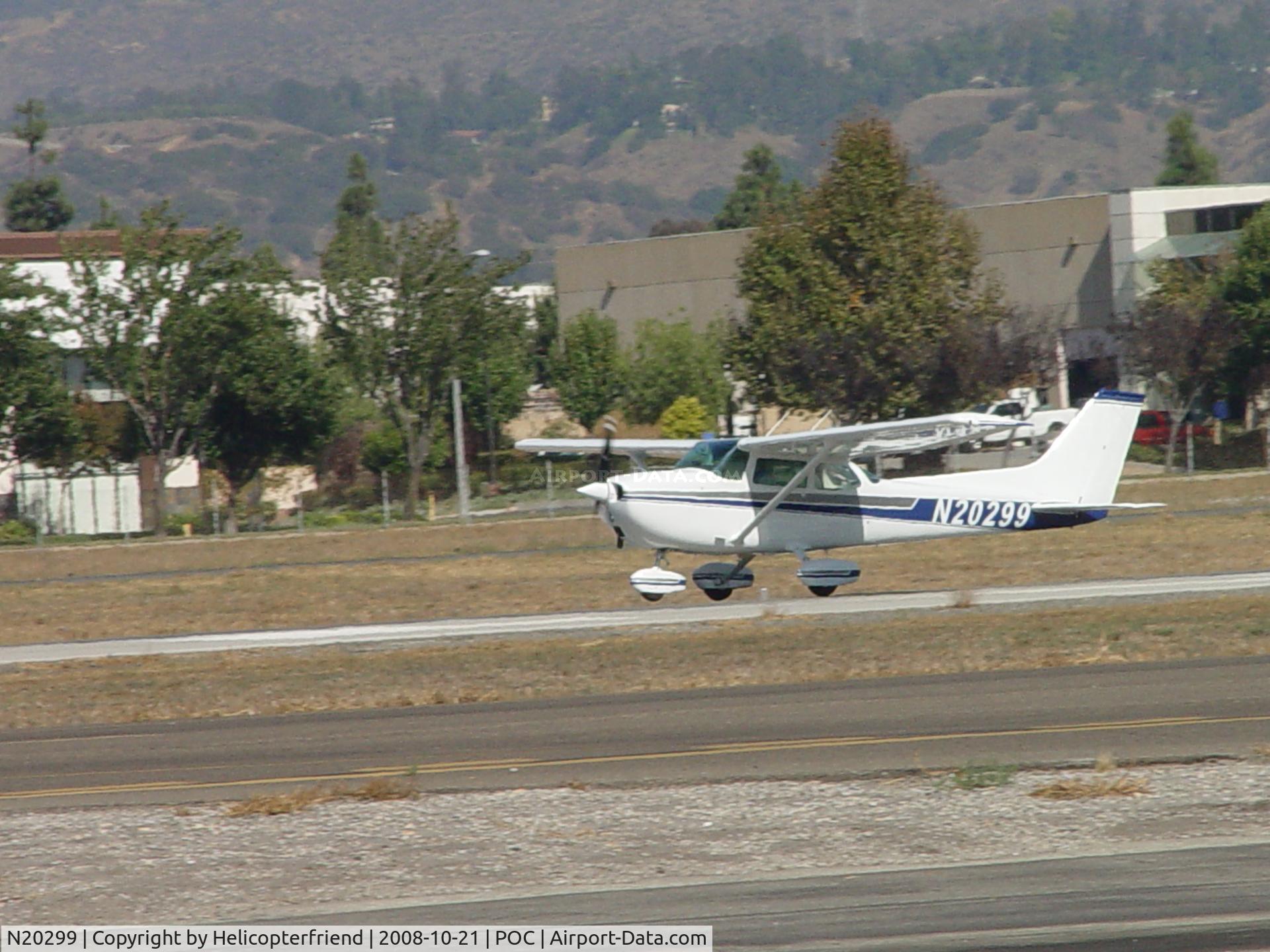N20299, 1972 Cessna 172M C/N 17261172, Lift off from Brackett