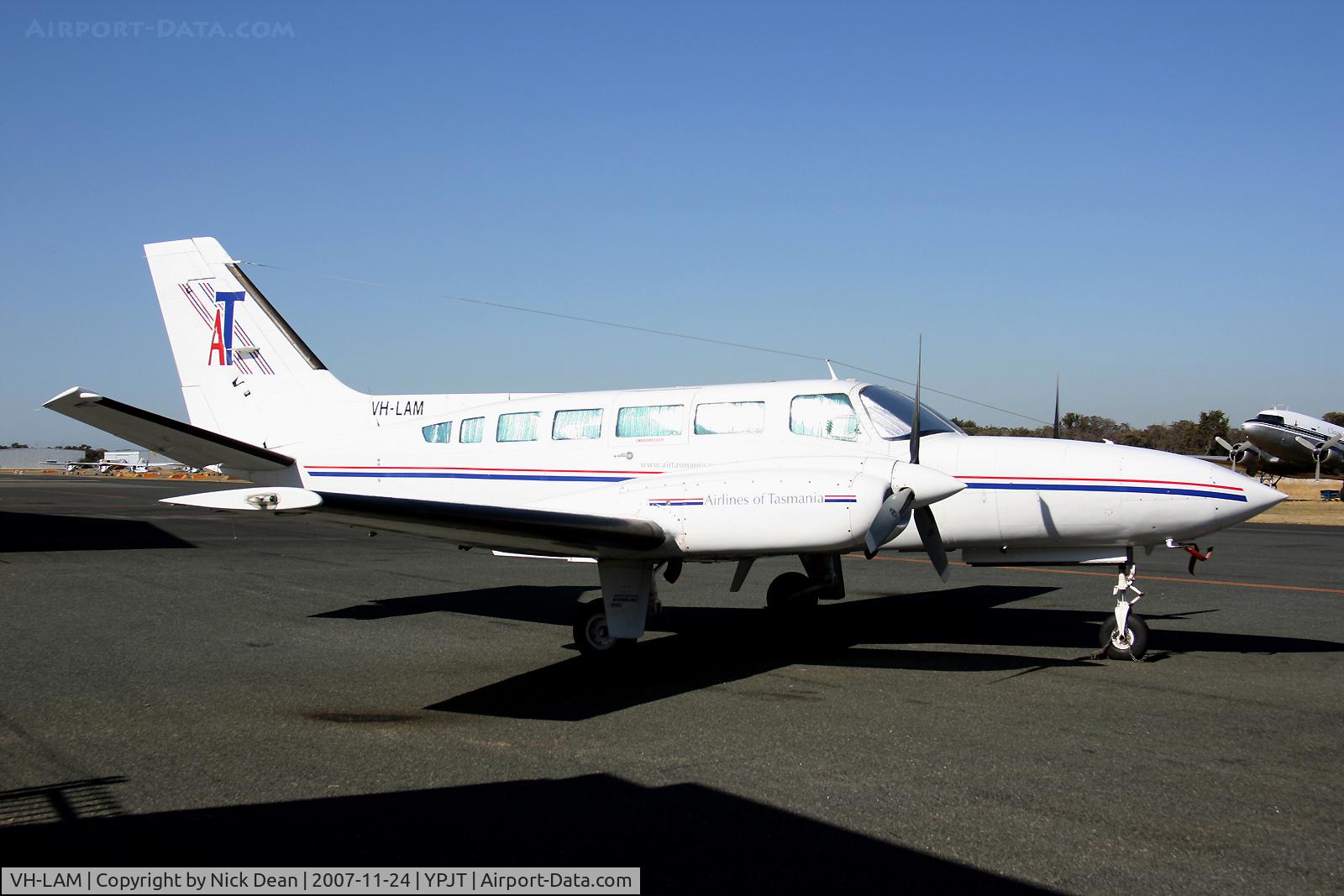 VH-LAM, 1980 Cessna 404 Titan C/N 4040627, /