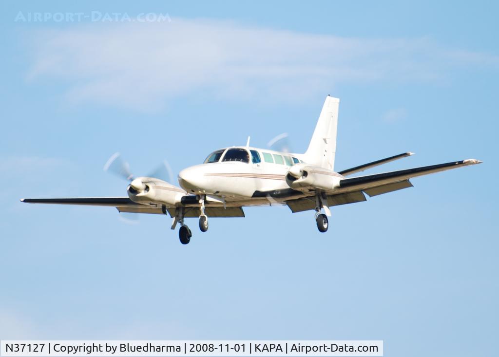 N37127, 1977 Cessna 404 Titan C/N 404-0114, On final approach to 17L.