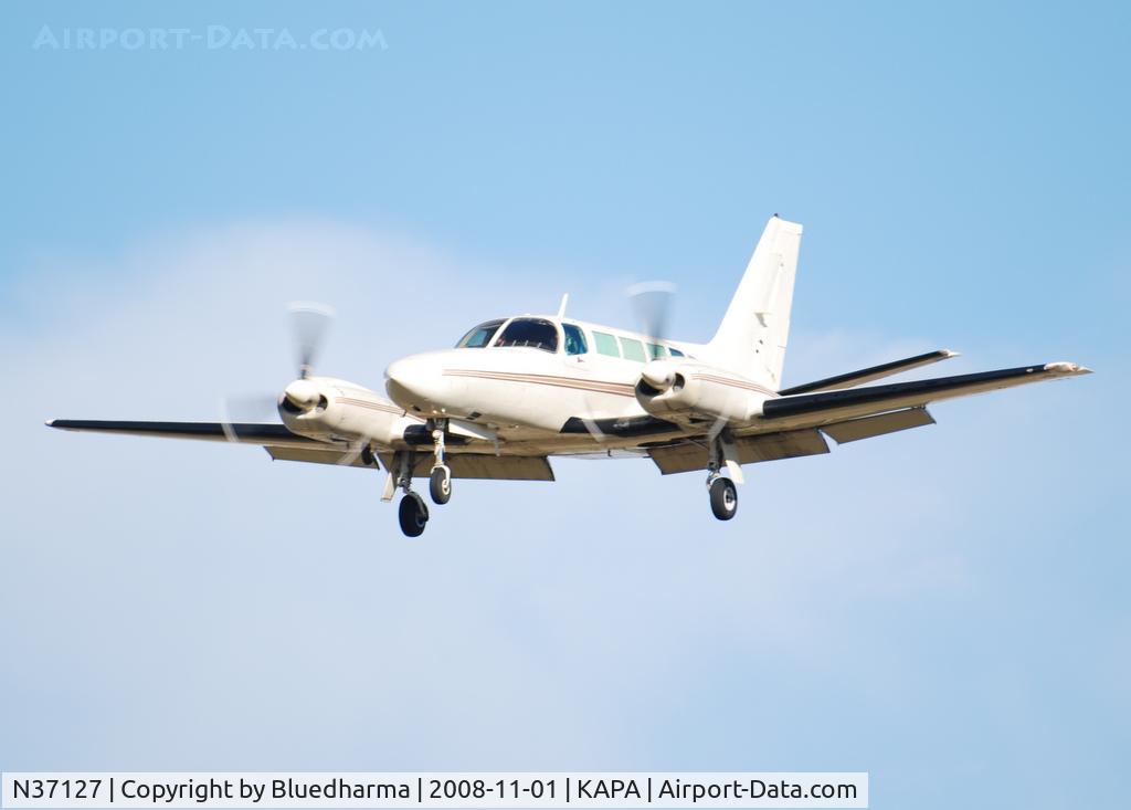 N37127, 1977 Cessna 404 Titan C/N 404-0114, On final approach to 17L.