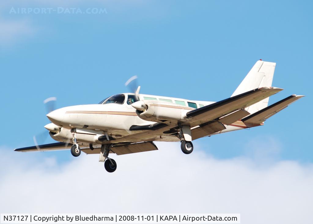 N37127, 1977 Cessna 404 Titan C/N 404-0114, On final approach to 17L.