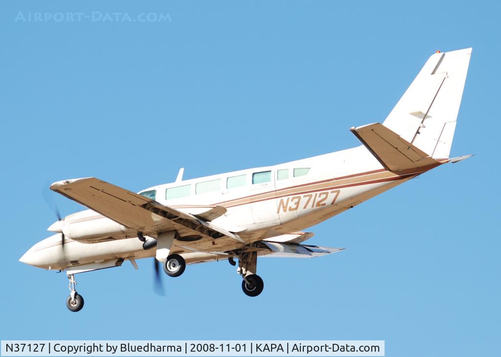 N37127, 1977 Cessna 404 Titan C/N 404-0114, On final approach to 17L.