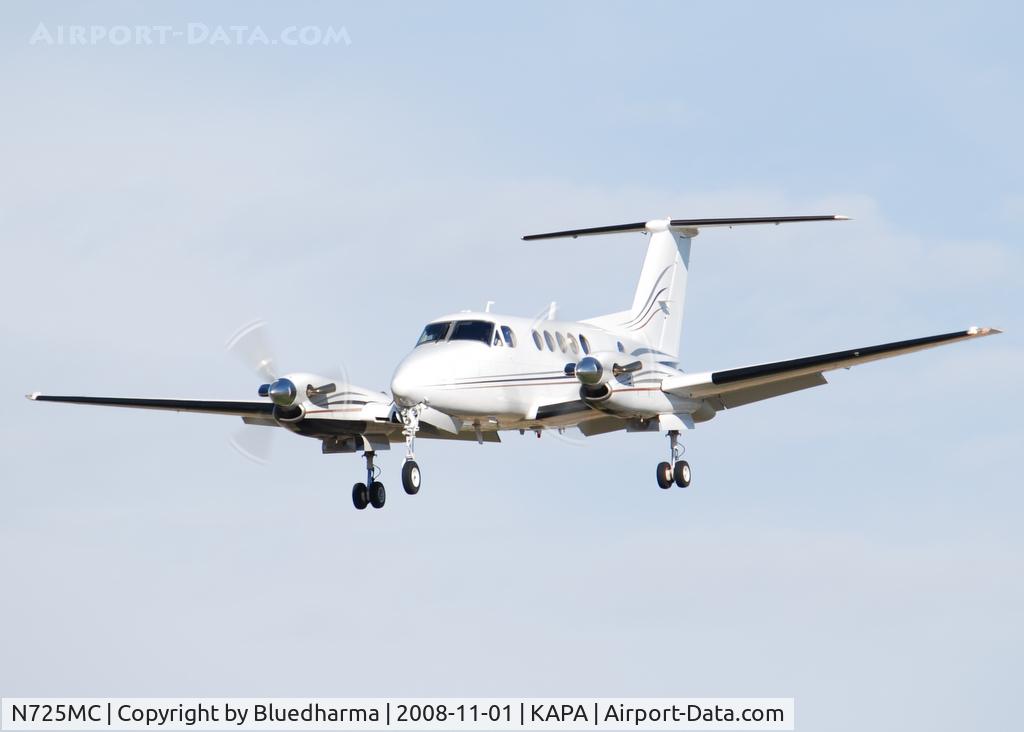 N725MC, 1976 Beech 200 Super King Air C/N BB-169, On final approach to 17L.