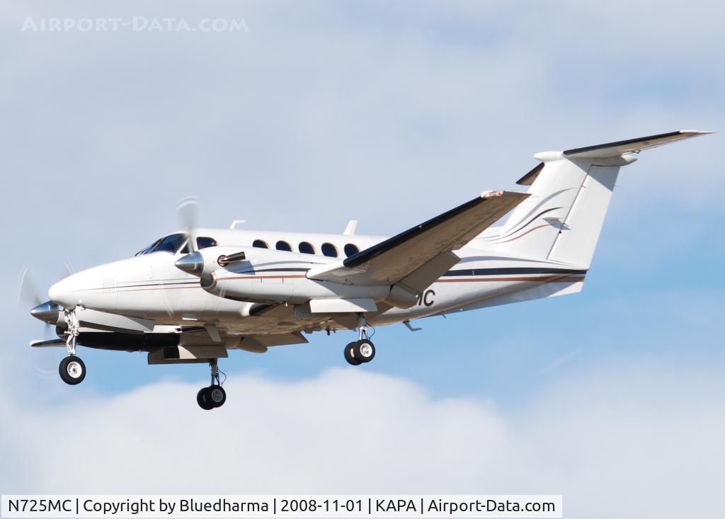 N725MC, 1976 Beech 200 Super King Air C/N BB-169, On final approach to 17L.