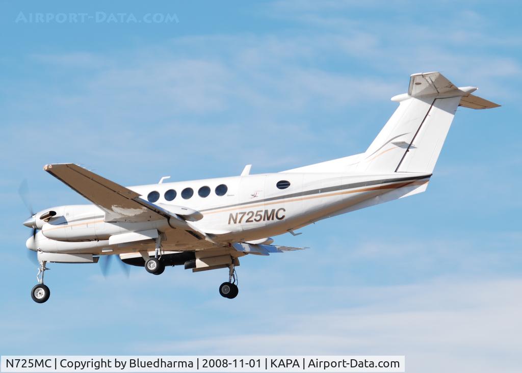 N725MC, 1976 Beech 200 Super King Air C/N BB-169, On final approach to 17L.