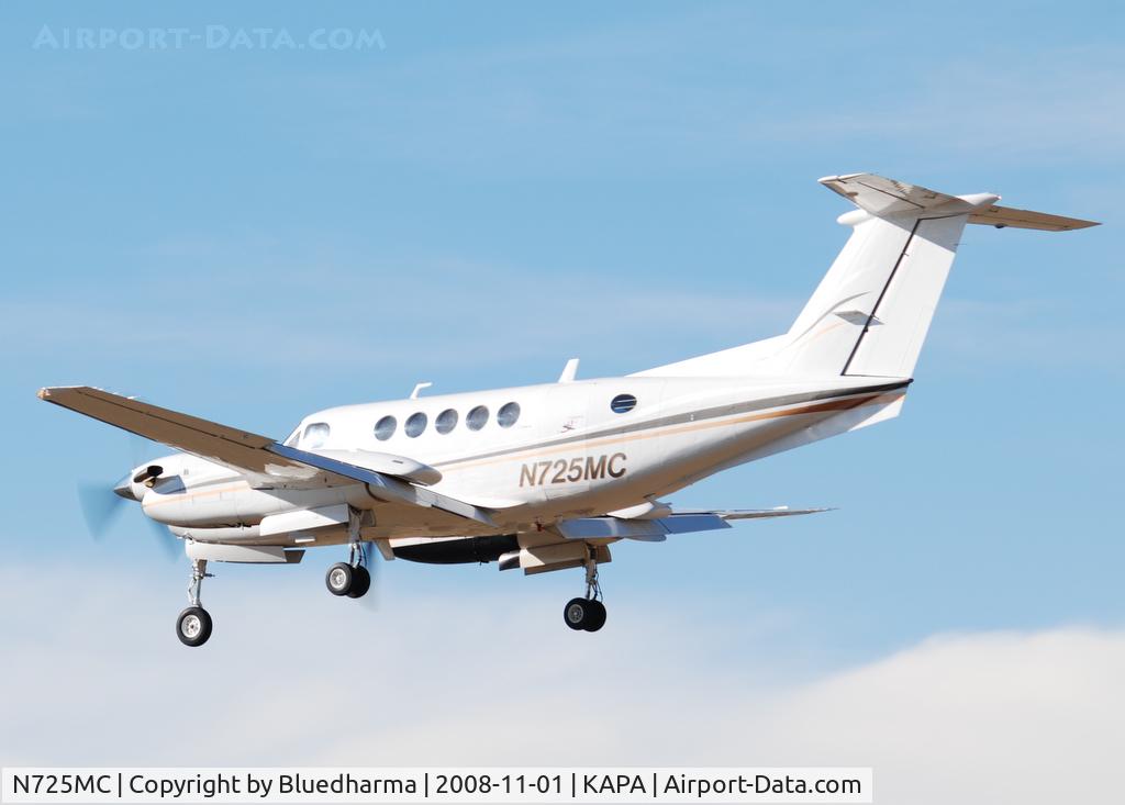 N725MC, 1976 Beech 200 Super King Air C/N BB-169, On final approach to 17L.