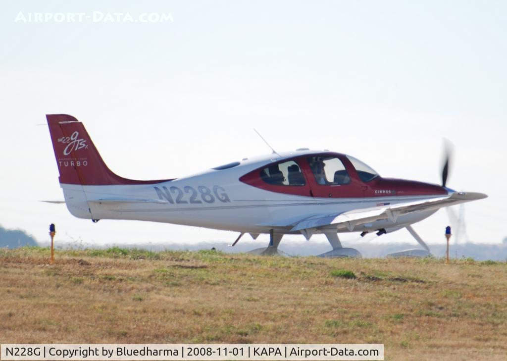 N228G, 2008 Cirrus SR22 C/N 3131, Position and Hold for 17L.