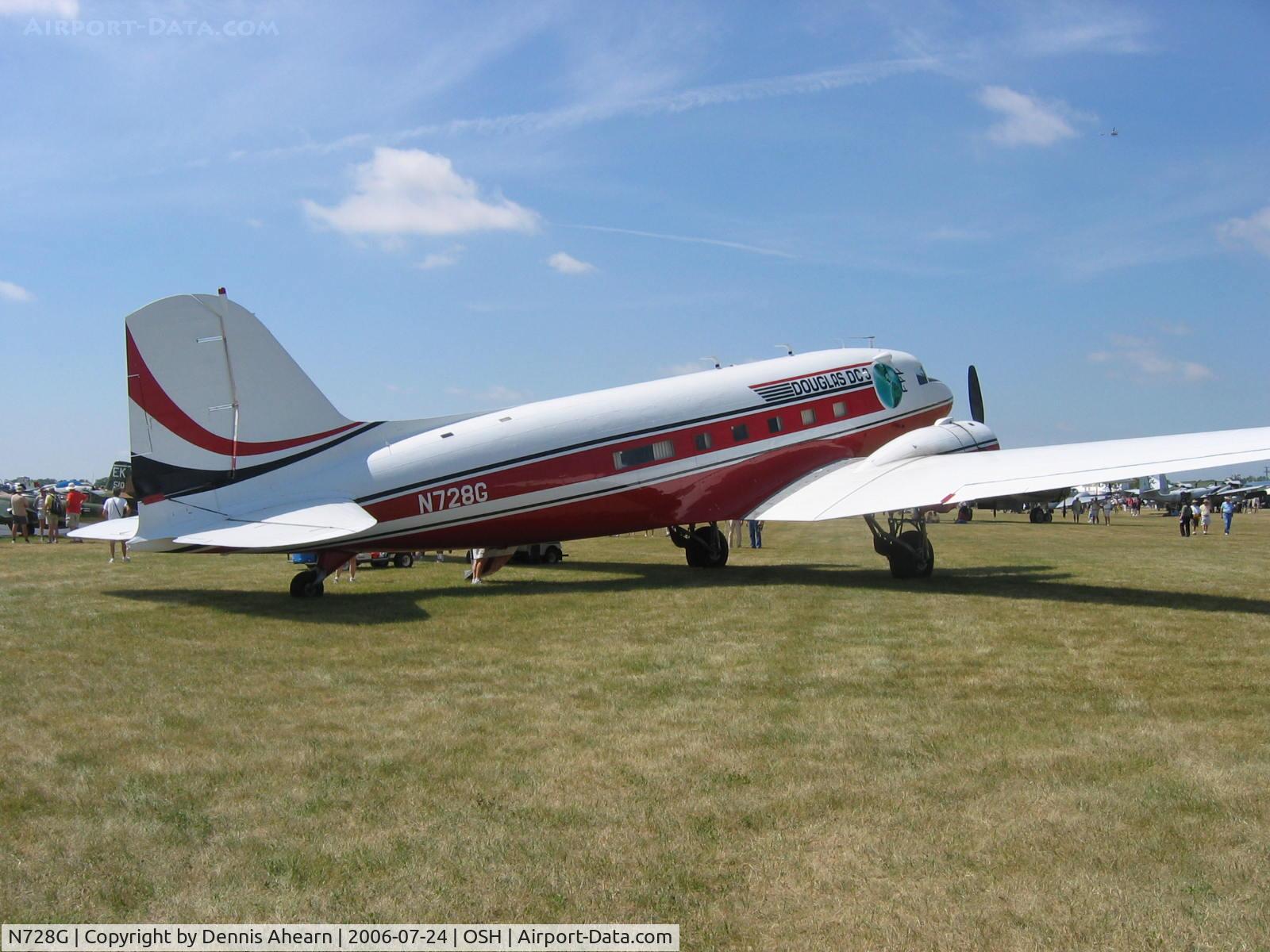 N728G, 1942 Douglas DC-3C (C-47-DL) C/N 4359, OSH 2006