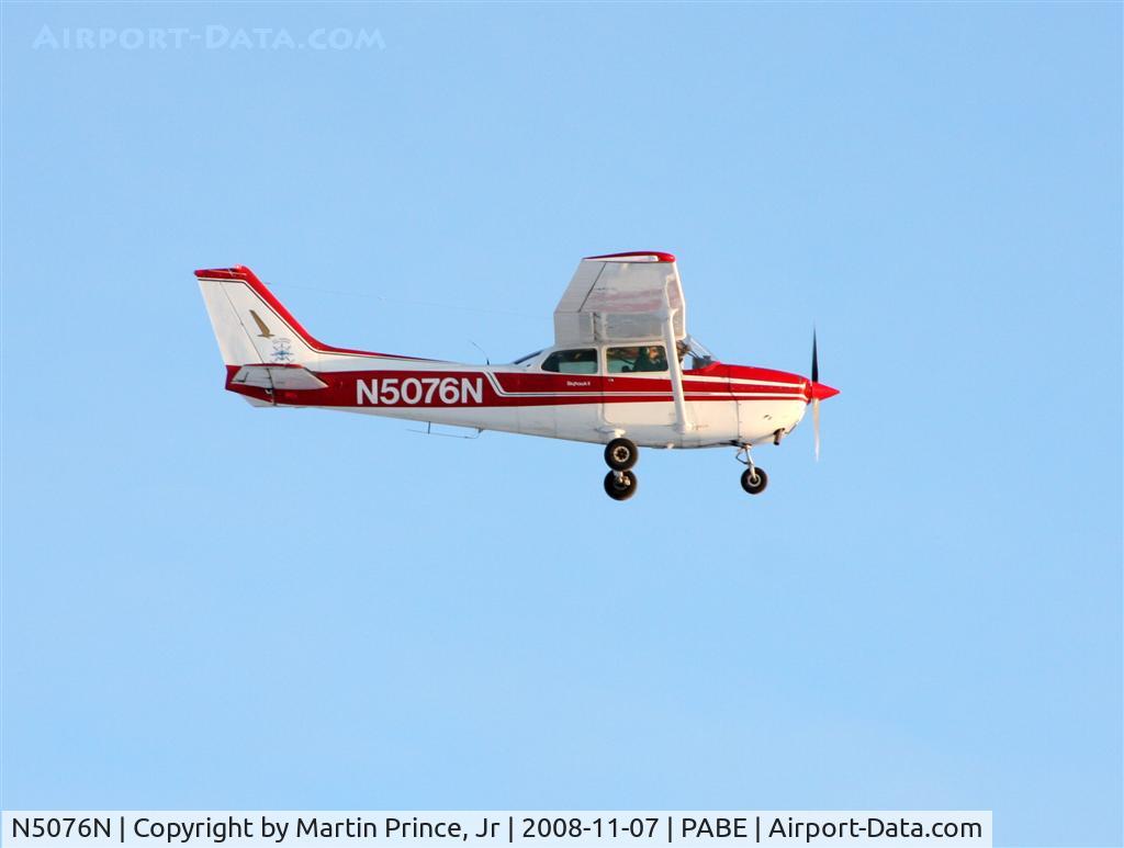 N5076N, Cessna 172M C/N 17265827, Short final to 18