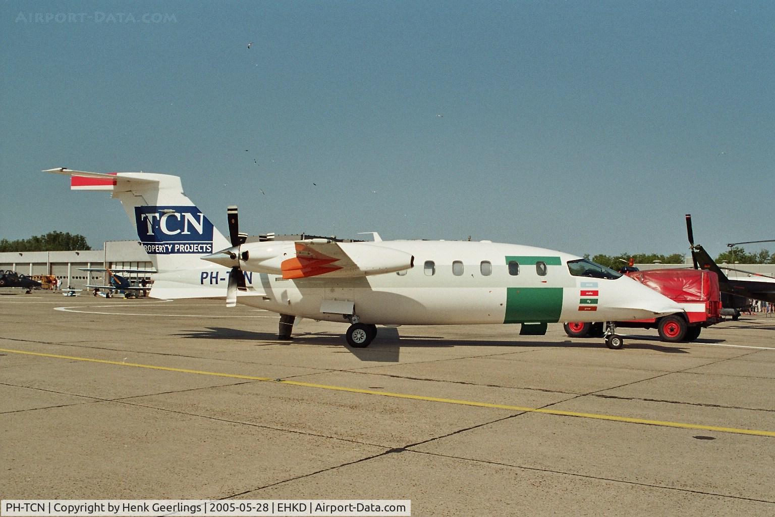 PH-TCN, 2004 Piaggio P-180 Avanti C/N 1089, Den Helder Airshow , 28 May 2005