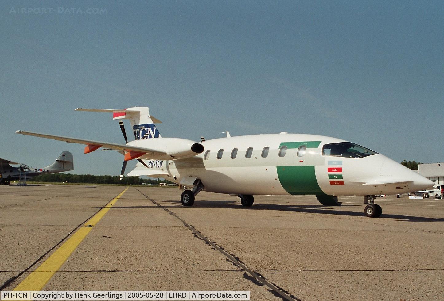 PH-TCN, 2004 Piaggio P-180 Avanti C/N 1089, Den Helder Airshow , 28 May 2005
