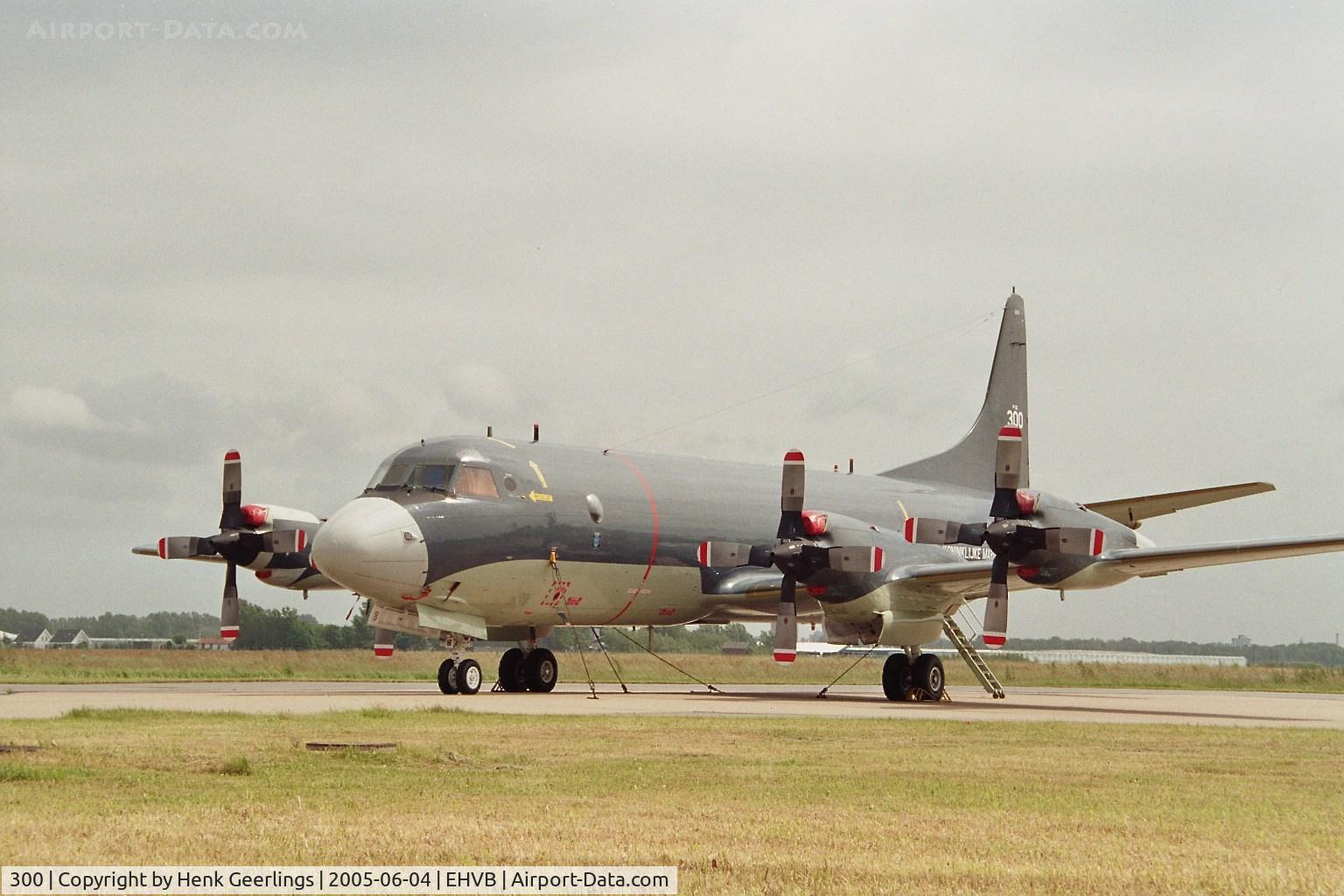 300, 1981 Lockheed P-3C-II-5 Orion C/N 285E-5733, Valkenburg Naval Air Base , closing of Base, june 2005