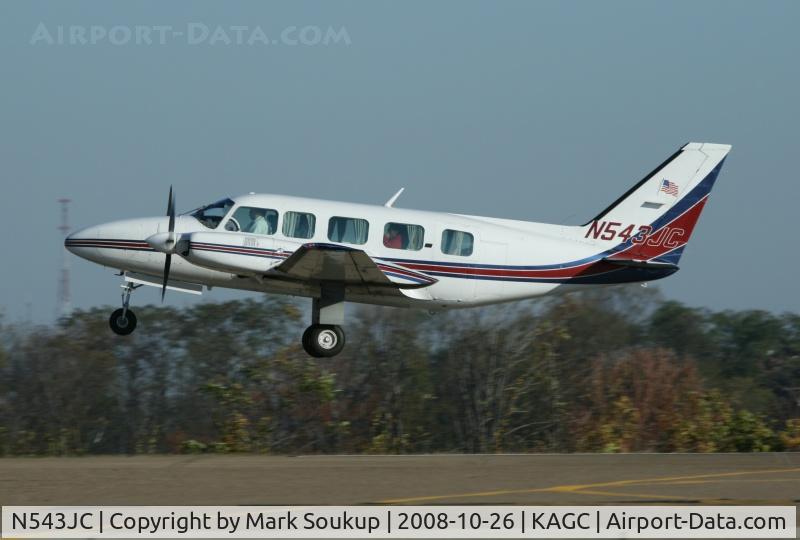 N543JC, 1977 Piper PA-31-350 Chieftain C/N 31-7752103, N543JC Leaving KAGC