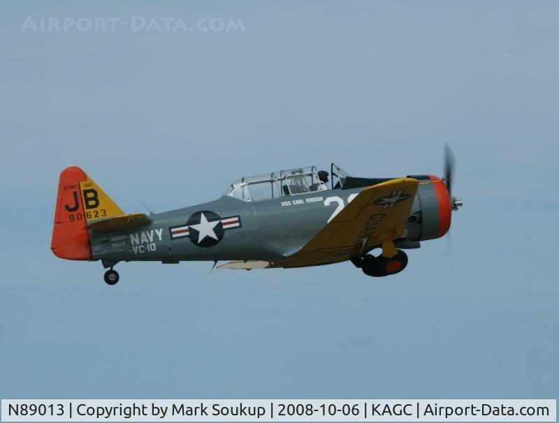 N89013, 1944 North American SNJ-5 Texan C/N 90623, N89013 Leaving KAGC