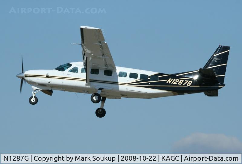 N1287G, 1999 Cessna 208B C/N 208B0778, N1287G Leaving KAGC