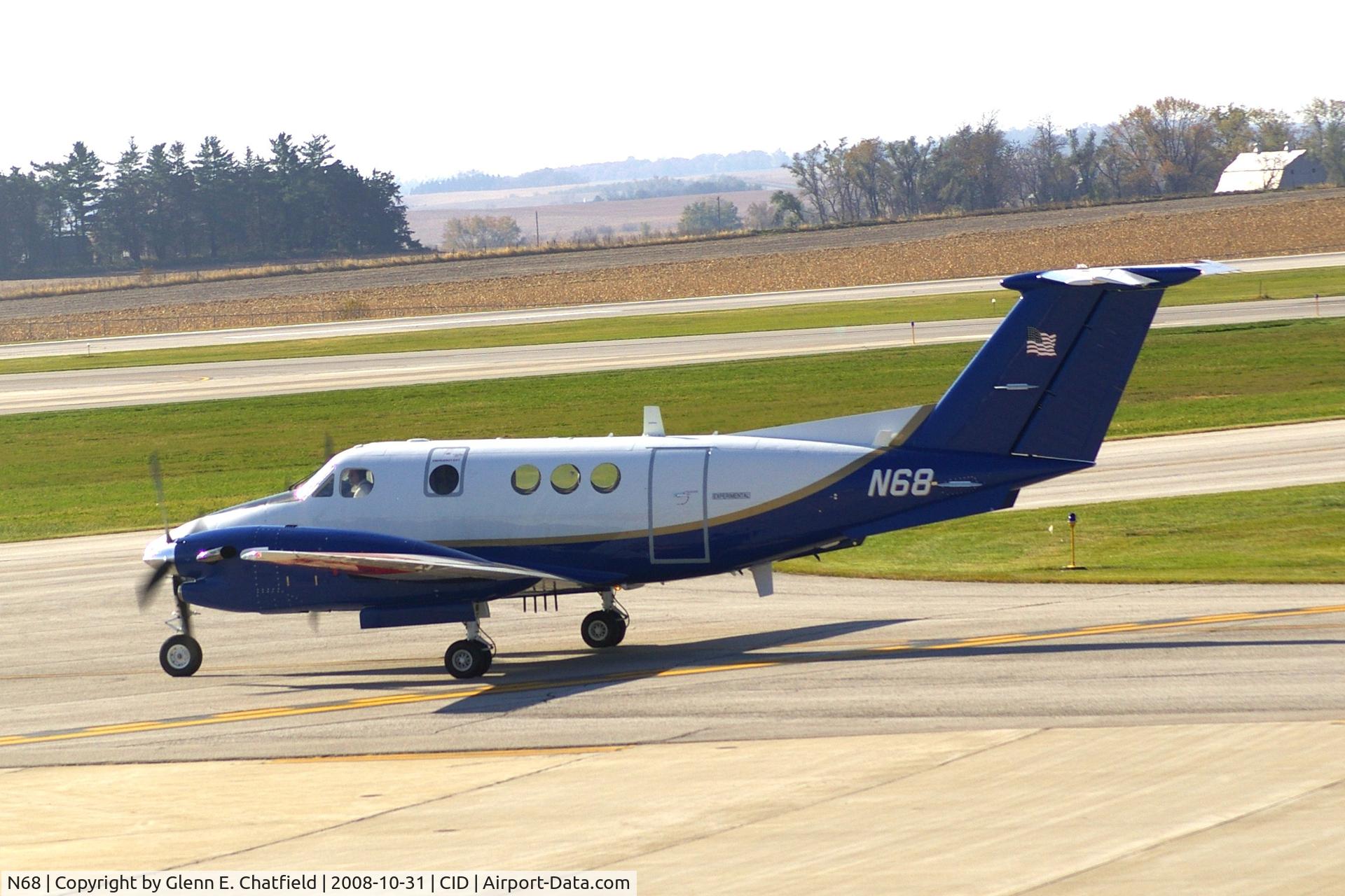 N68, 1988 Beech 300 C/N FF-3, Taxiing to Runway 27 for departure.