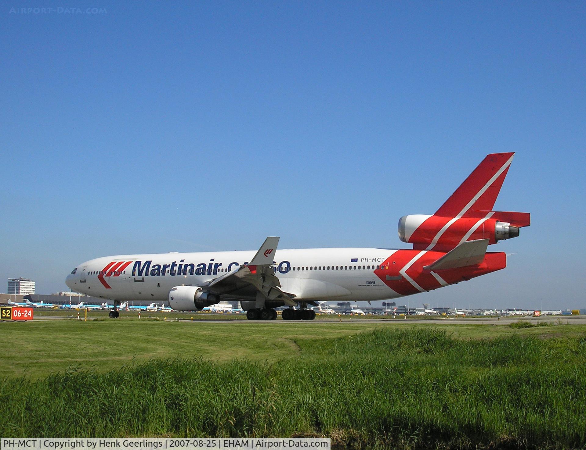 PH-MCT, 1995 McDonnell Douglas MD-11F C/N 48629, On the way to the runway, Martinair Cargo, Schiphol