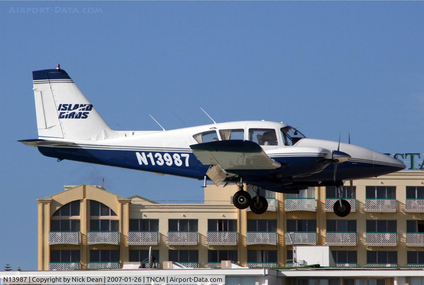 N13987, 1971 Piper PA-23-250 Aztec C/N 27-4605, .