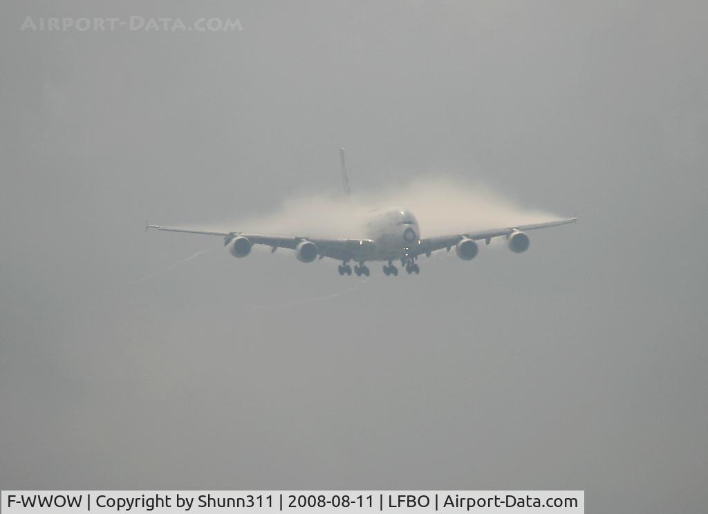 F-WWOW, 2005 Airbus A380-841 C/N 001, On landing rwy 32L with foggy day and with many condensation !