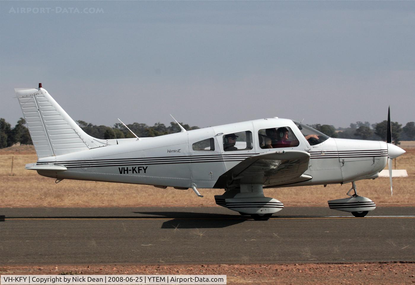 VH-KFY, 1988 Piper PA-28-161 C/N 28-16067, -