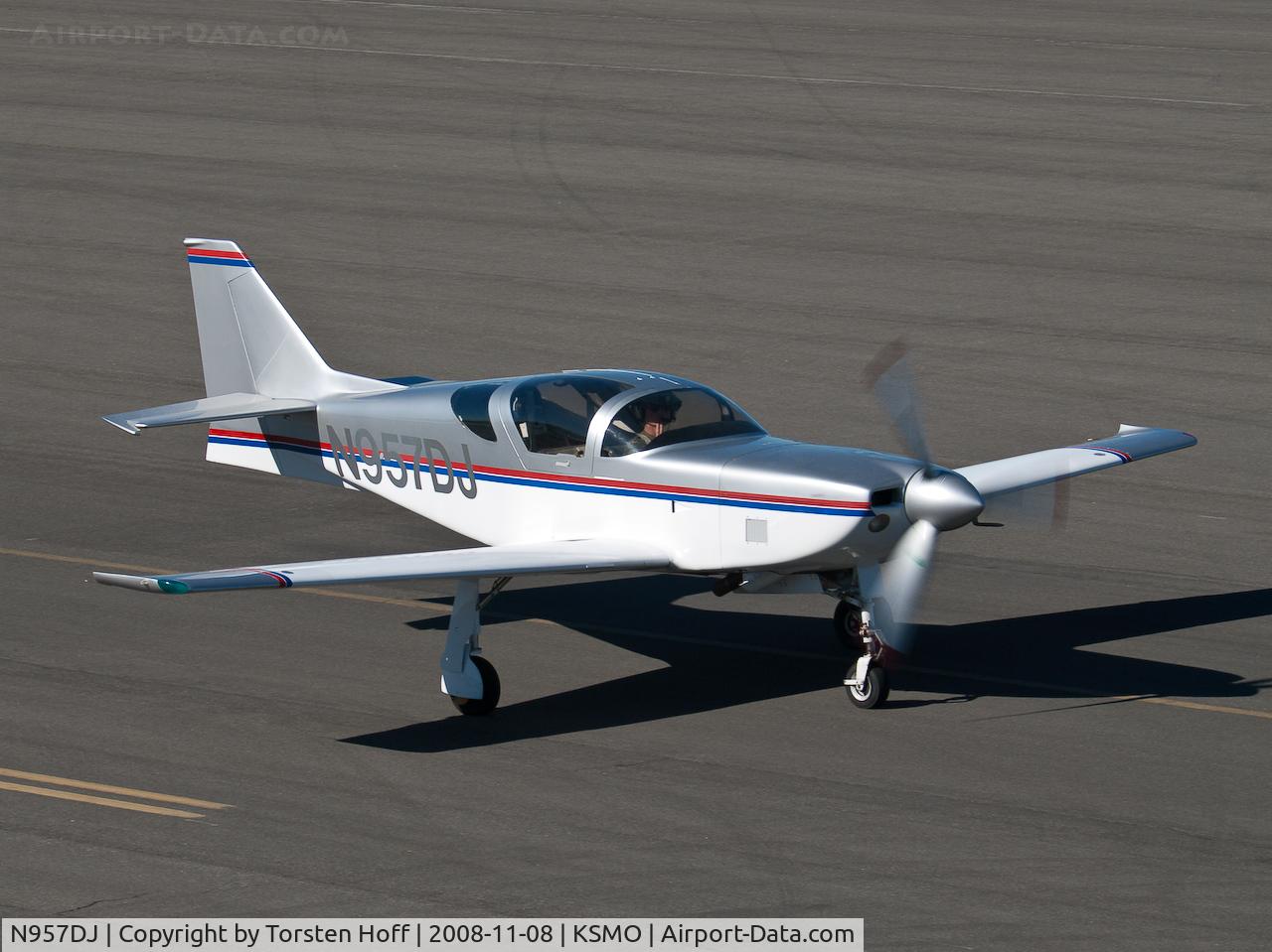 N957DJ, 1990 Stoddard-Hamilton Glasair III C/N 3084, N957DJ taxiing