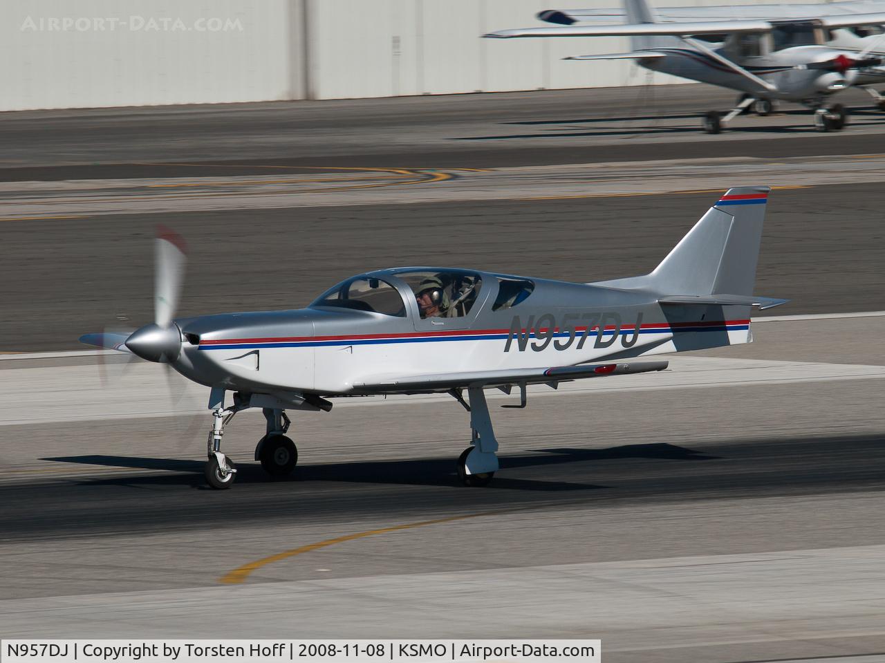 N957DJ, 1990 Stoddard-Hamilton Glasair III C/N 3084, N957DJ departing from RWY 21