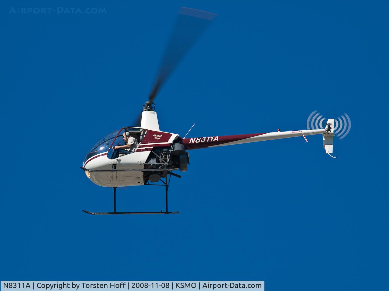 N8311A, 1994 Robinson R22 Beta C/N 2442, N8311A over KSMO's RWY 21